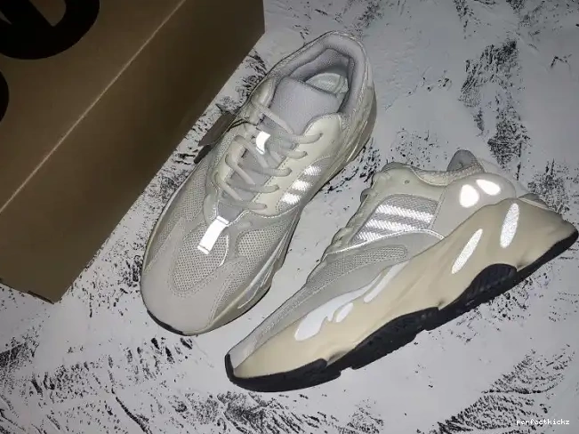 Boost Adidas EG7596 Analog Yeezy 700 0510